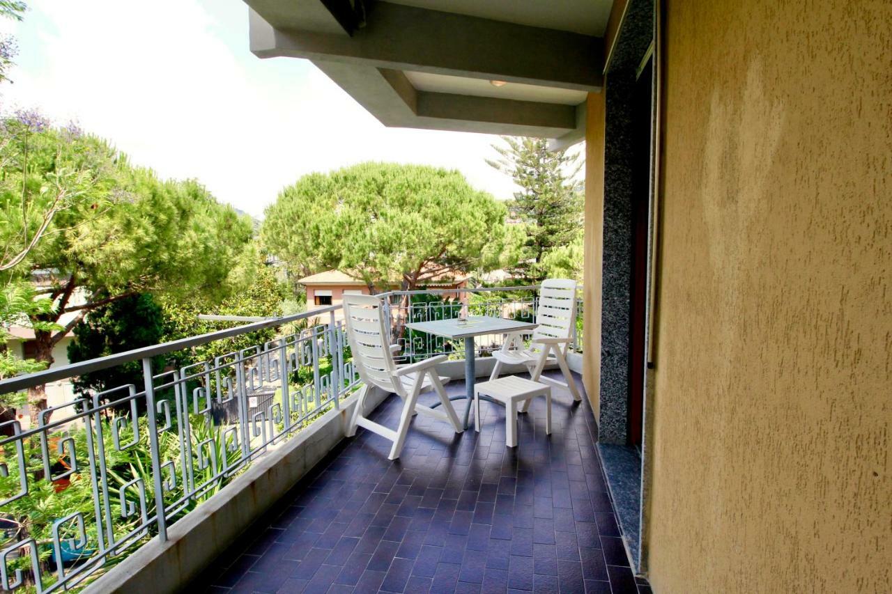 The Green Corner Bordighera Luaran gambar